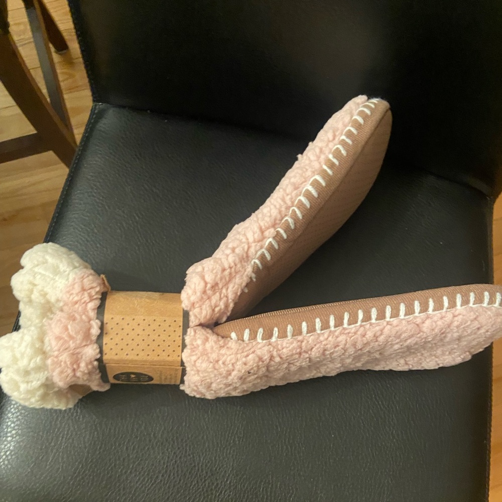 NWT Gaa Huu Slipper Socks